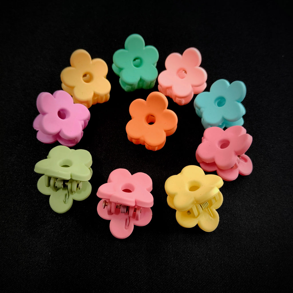 Pastel Flower Hair Claw Clips – Mini Daisy Y2K Accessories, fringe clips, toddler claw clips, mini ladies claw clip, pretty hair clips
